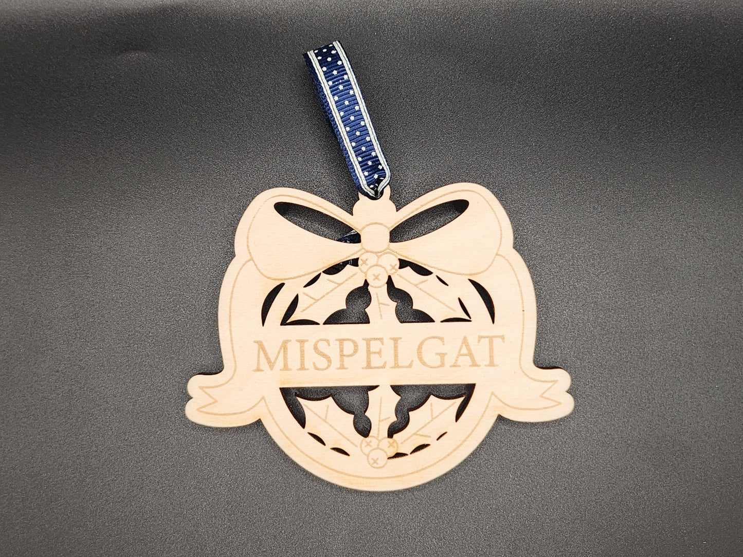 Kerstbal mispelgat strik