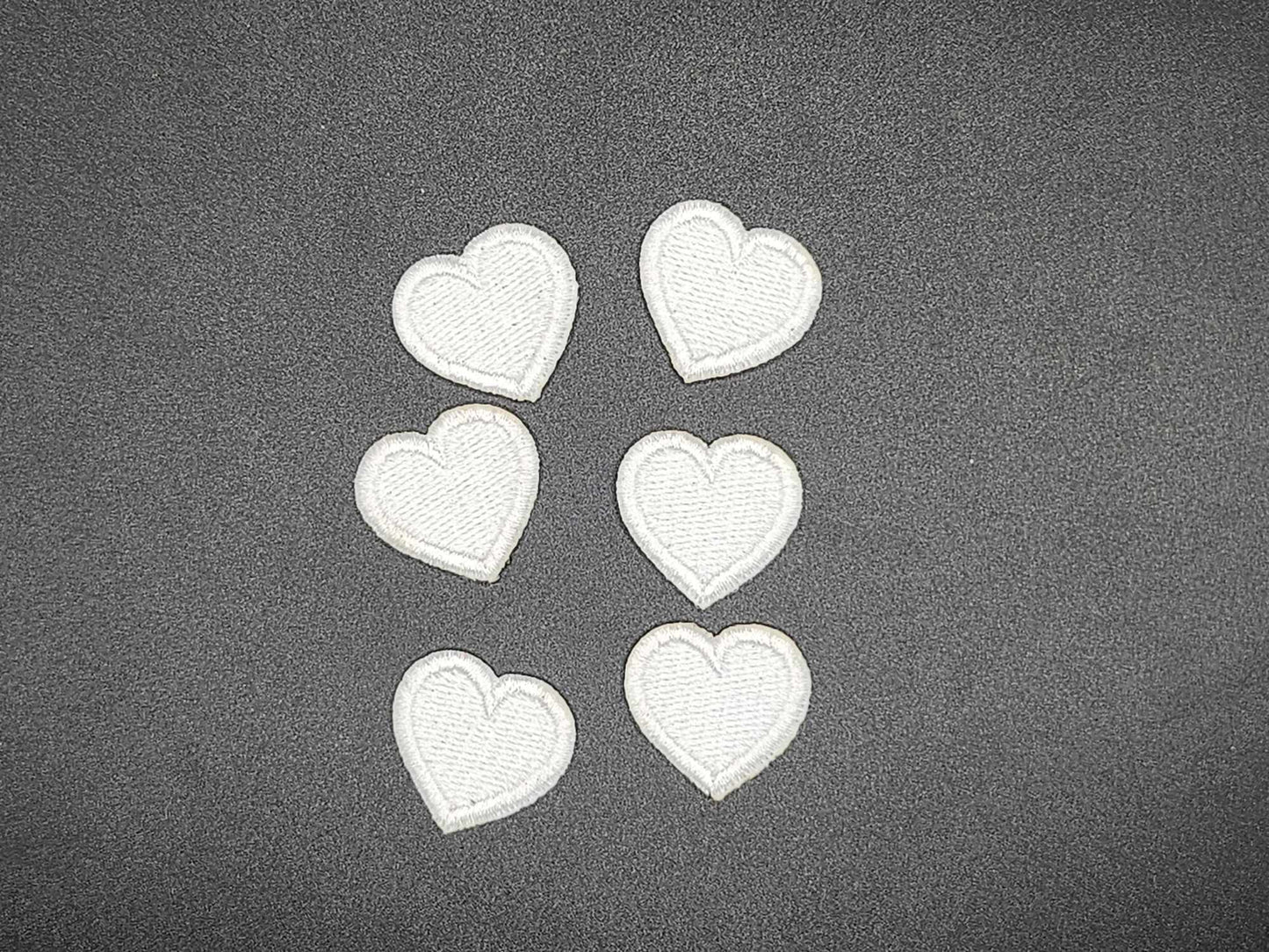 embleem hartjes wit 6x