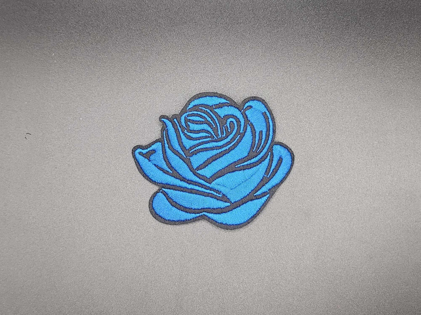 embleem roze blauw