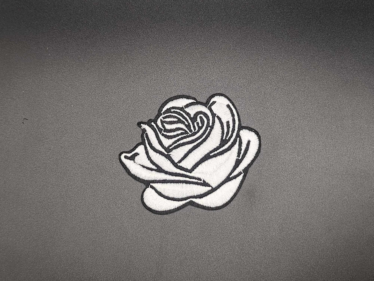 embleem roze wit