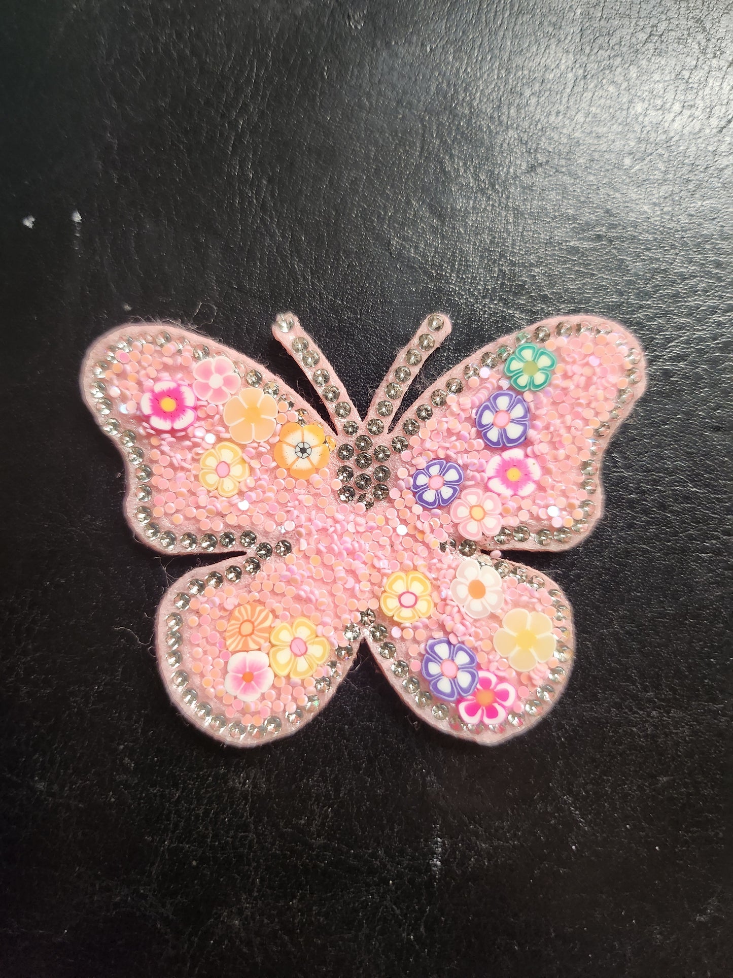 Embleem vlinder roze